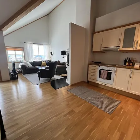 Stylish And Spacious In The Heart Of Apartment *