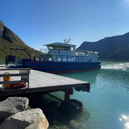 Vakantiehuis Stylish And Spacious In